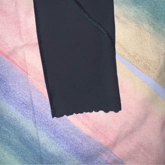 Lululemon Tight Stuff Tight in Black/Sequin Dot Black Silver/White | Size 8 - Picture 9 of 11